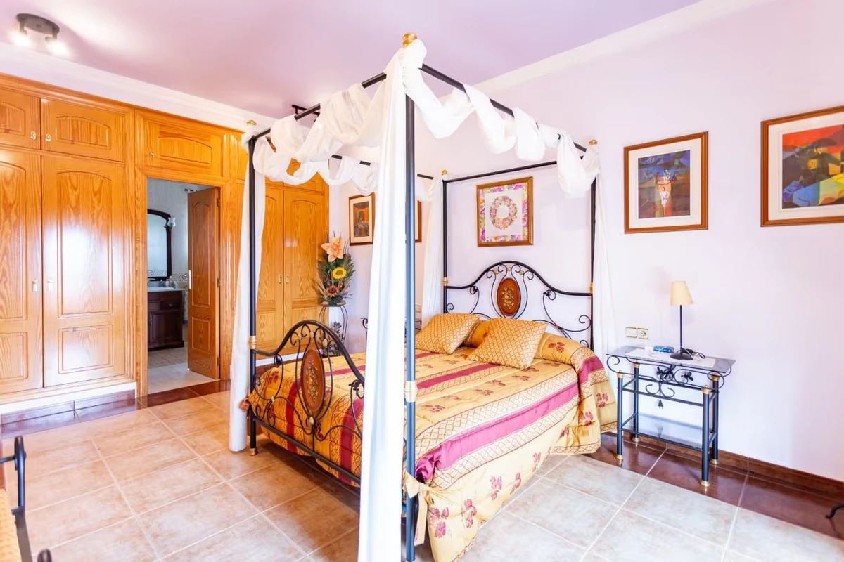 Estupendo chalet en Denia con parcela grande, a un paso del mar