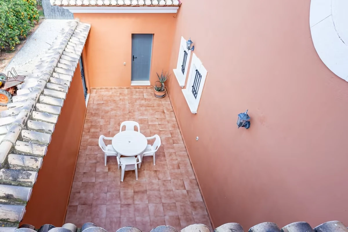 Estupendo chalet en Denia con parcela grande, a un paso del mar