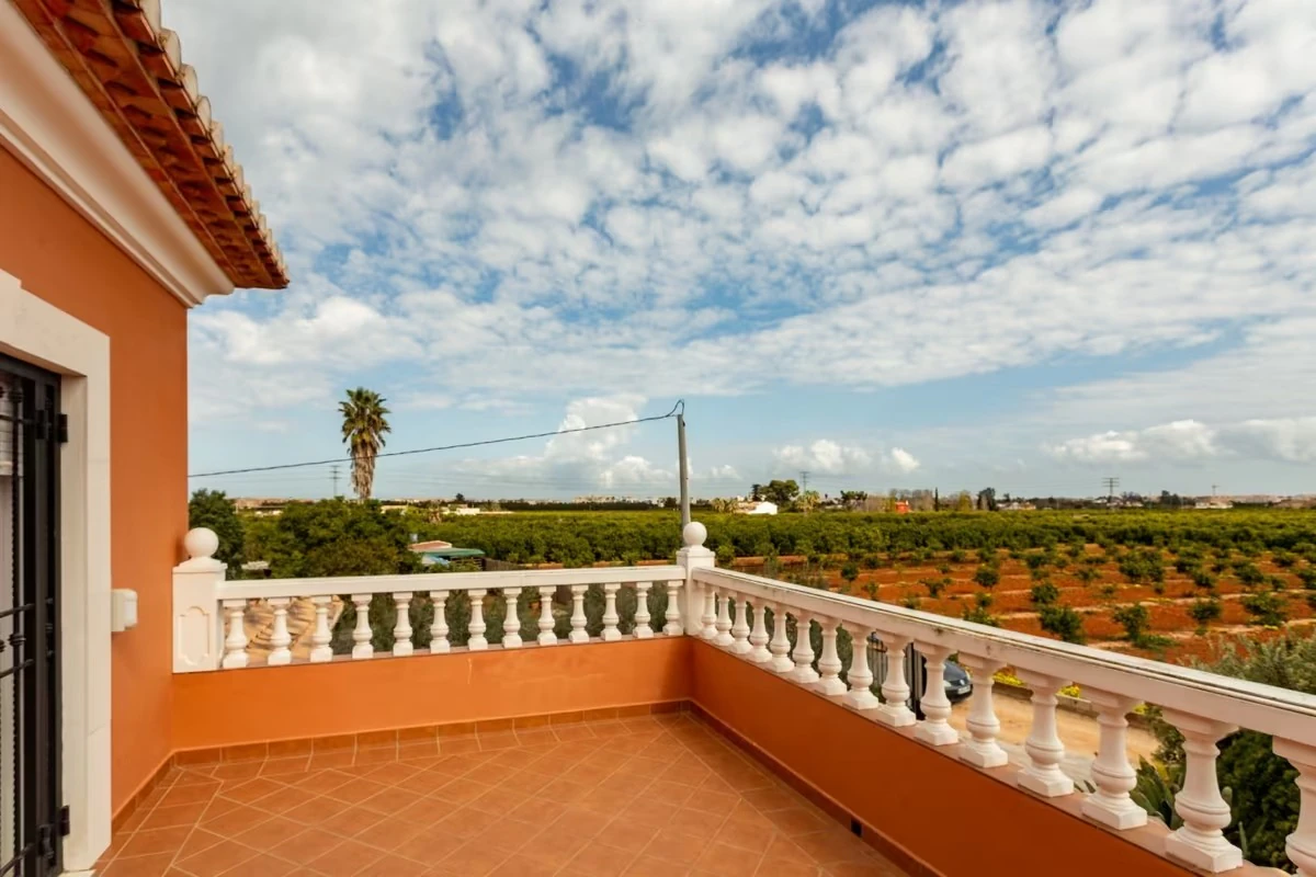 Estupendo chalet en Denia con parcela grande, a un paso del mar