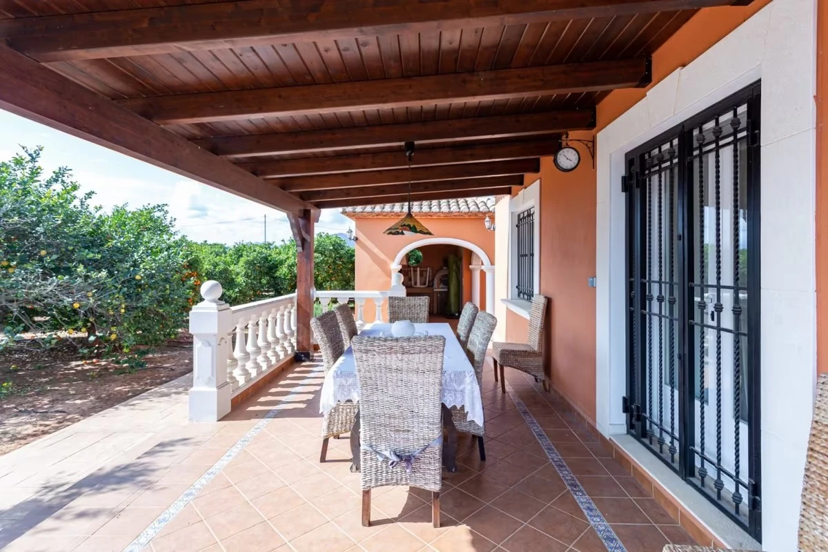 Estupendo chalet en Denia con parcela grande, a un paso del mar