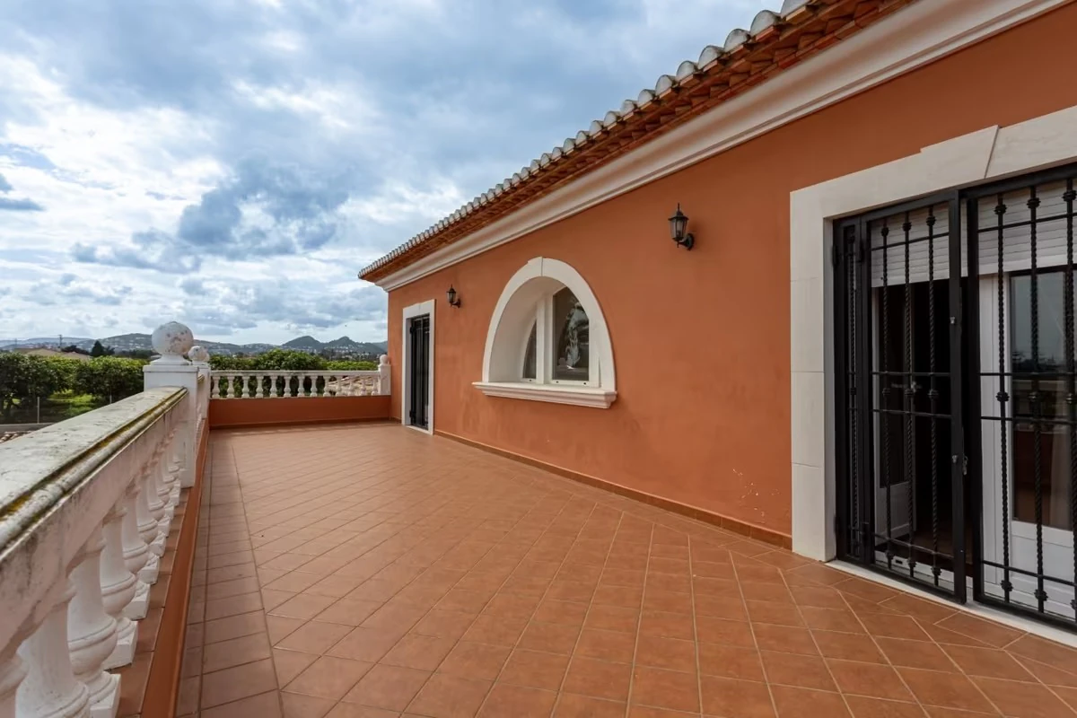 Estupendo chalet en Denia con parcela grande, a un paso del mar
