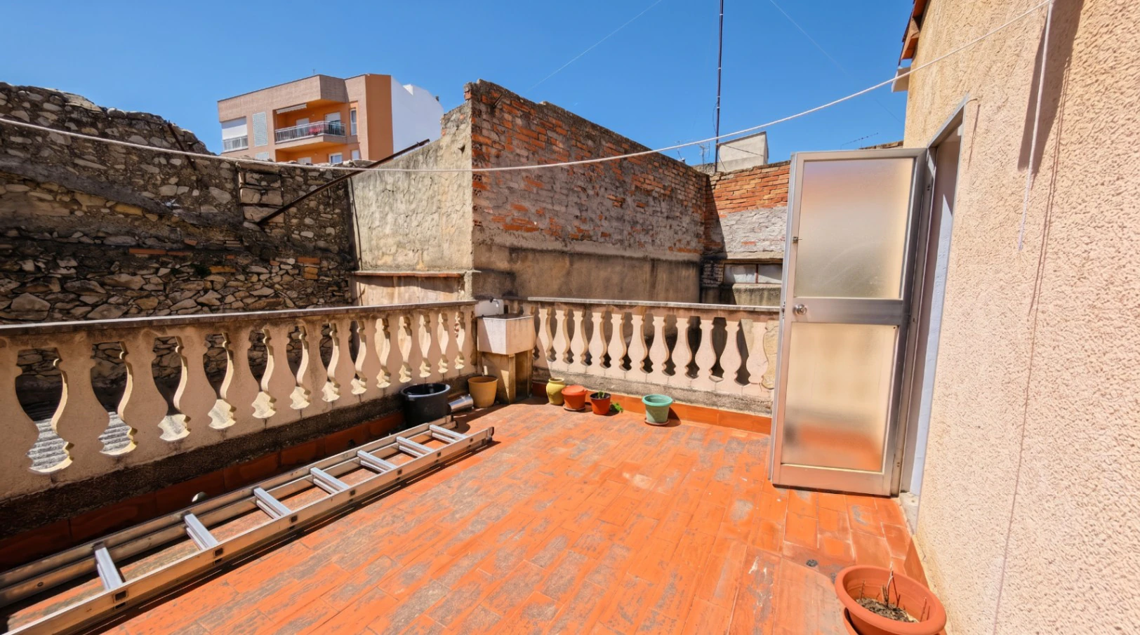 Casa con patio en Pego
