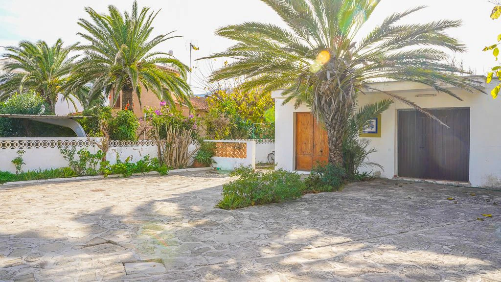Villa frontal al Mar en Deveses