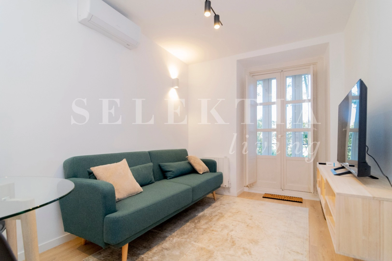 ESTUDIO REFORMADO EN CALLE SEGOVIA