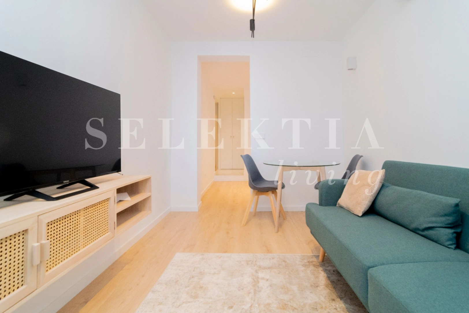 ESTUDIO REFORMADO EN CALLE SEGOVIA