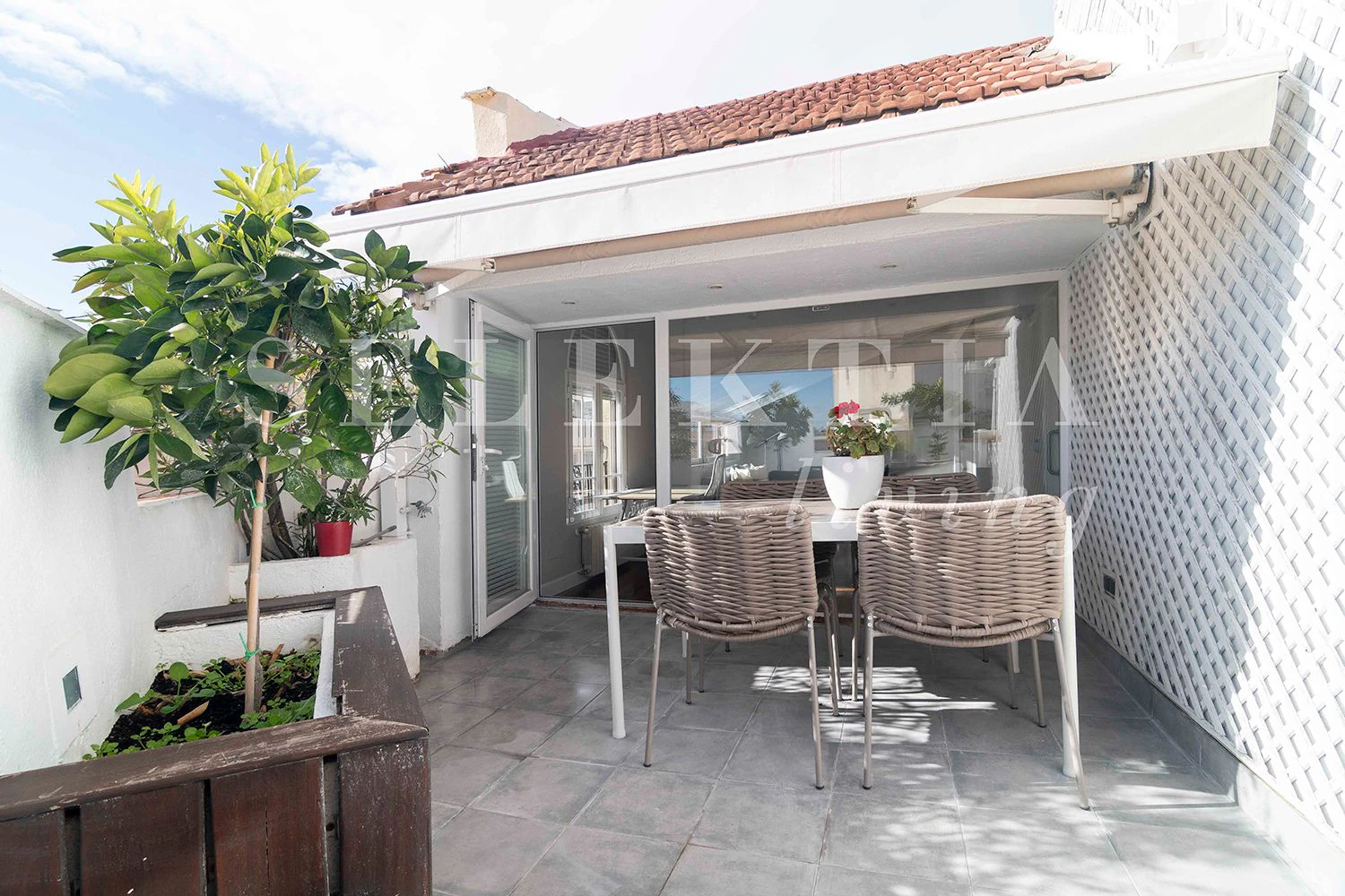 SLKA-CRISTOBAL BORDIU - PISO EXTERIOR CON TERRAZA EN ALQUILER CHAMBERÍ
