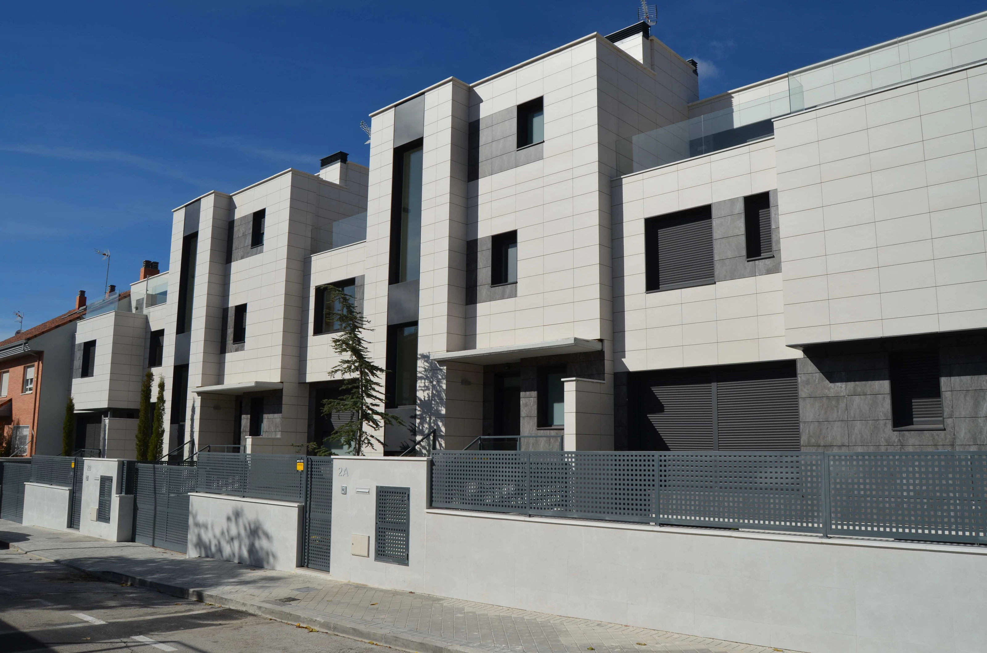 SLON-VB - Exclusivo chalet de nueva construcción con piscina y garaje