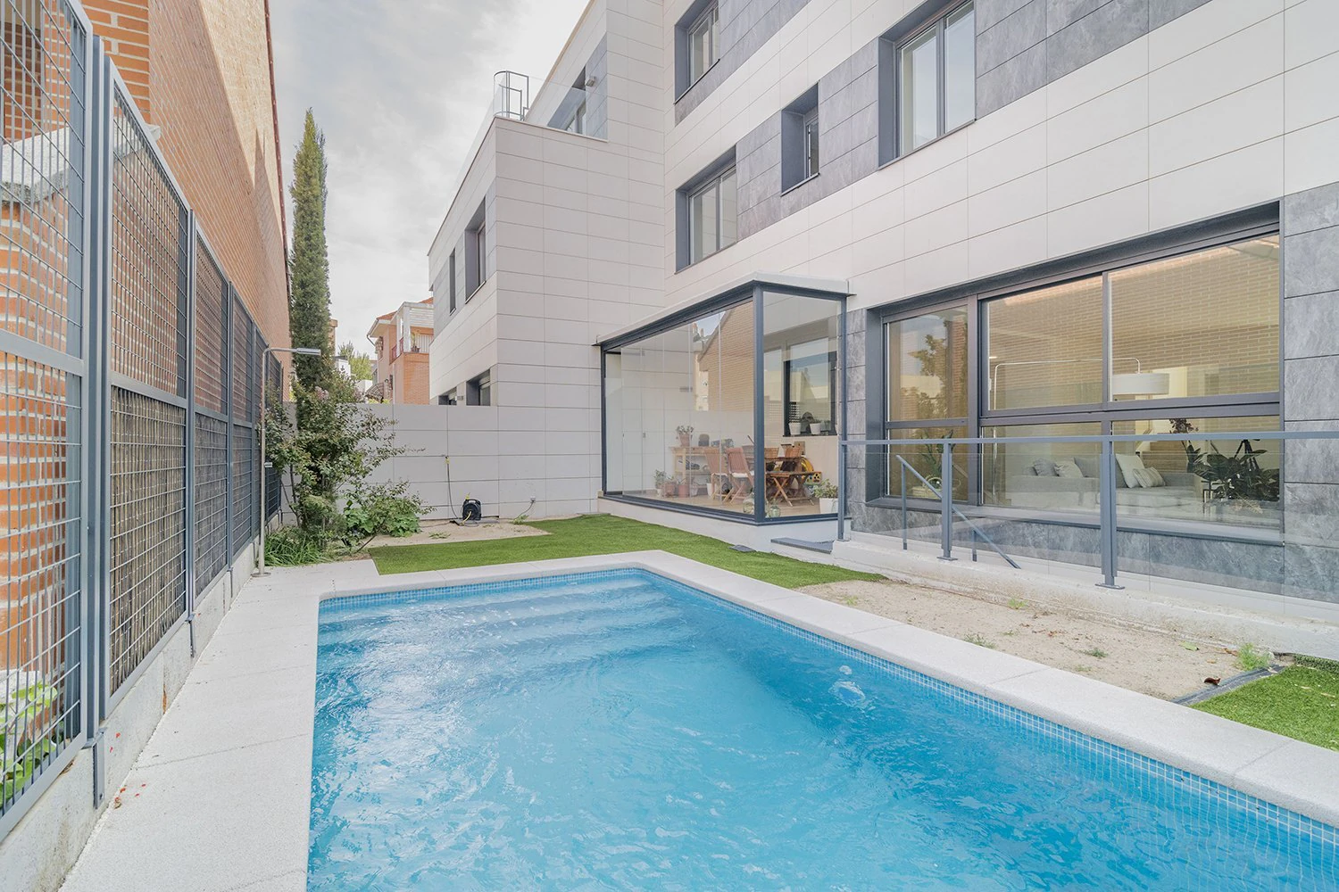 SLON-VB - Exclusivo chalet de nueva construcción con piscina y garaje