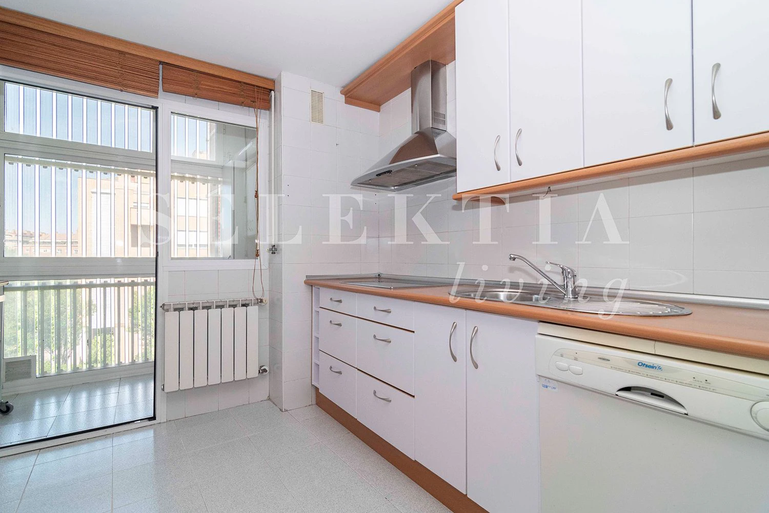 ESTUPENDO PISO EXTERIOR EN ALQUILER DE TRES HABITACIONES  EN  MORATALAZ