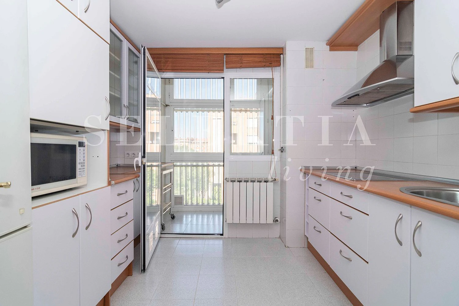 ESTUPENDO PISO EXTERIOR EN ALQUILER DE TRES HABITACIONES  EN  MORATALAZ