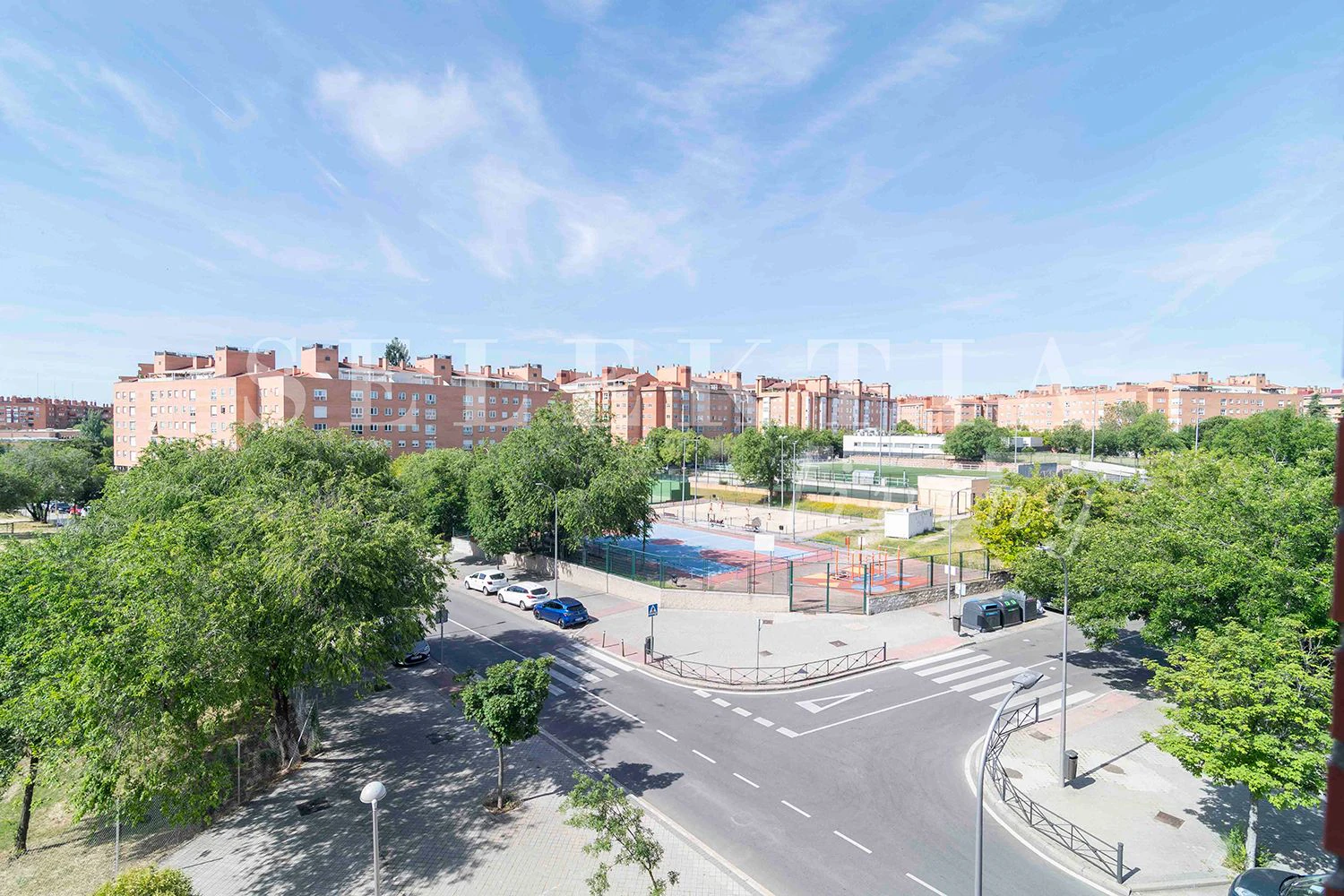 ESTUPENDO PISO EXTERIOR EN ALQUILER DE TRES HABITACIONES  EN  MORATALAZ