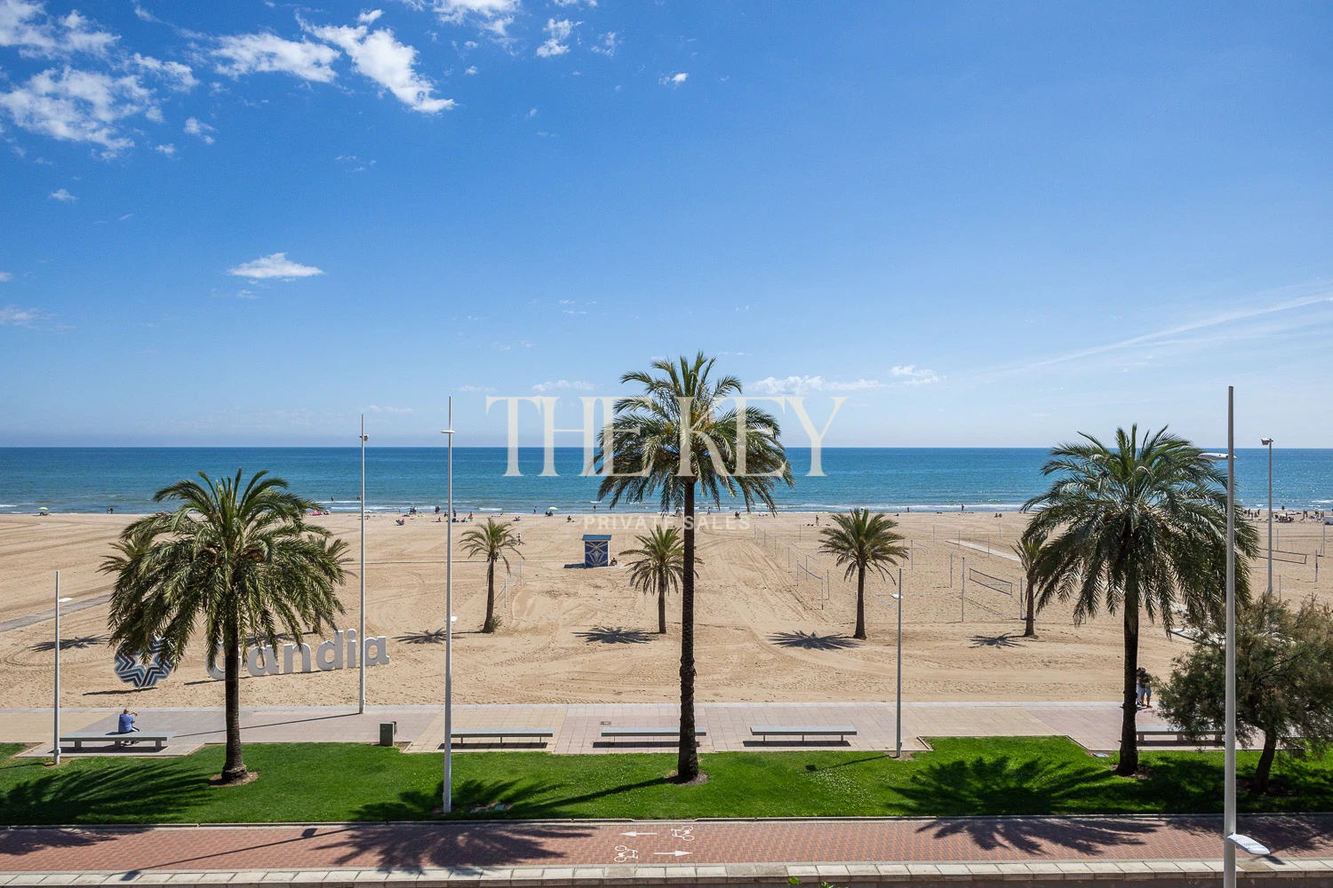 Apartamento Primera Línea Gandia Lujo: 240m² y Vistas al Mar | The Key