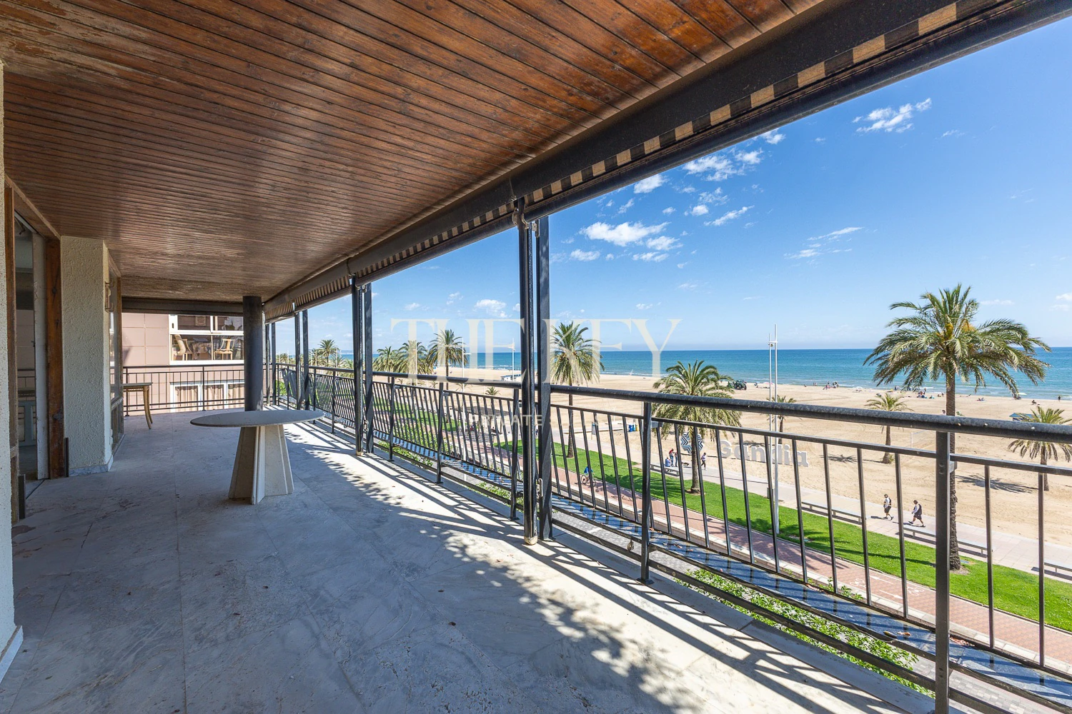 Apartamento Primera Línea Gandia Lujo: 240m² y Vistas al Mar | The Key