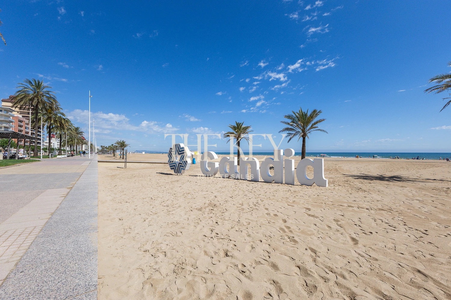 Apartamento Primera Línea Gandia Lujo: 240m² y Vistas al Mar | The Key