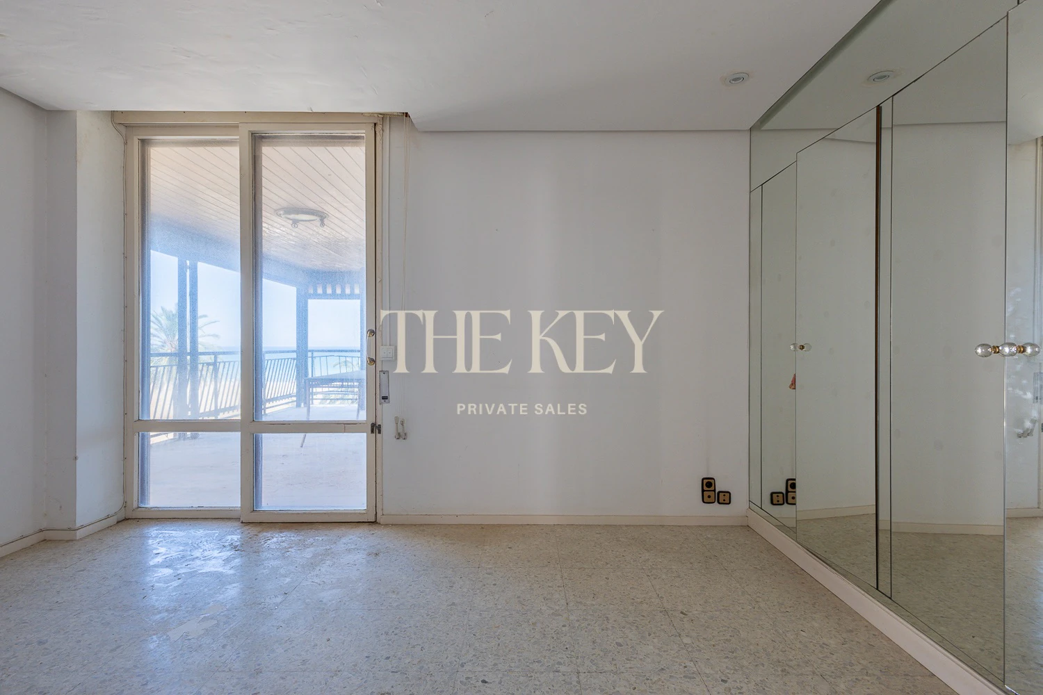 Apartamento Primera Línea Gandia Lujo: 240m² y Vistas al Mar | The Key