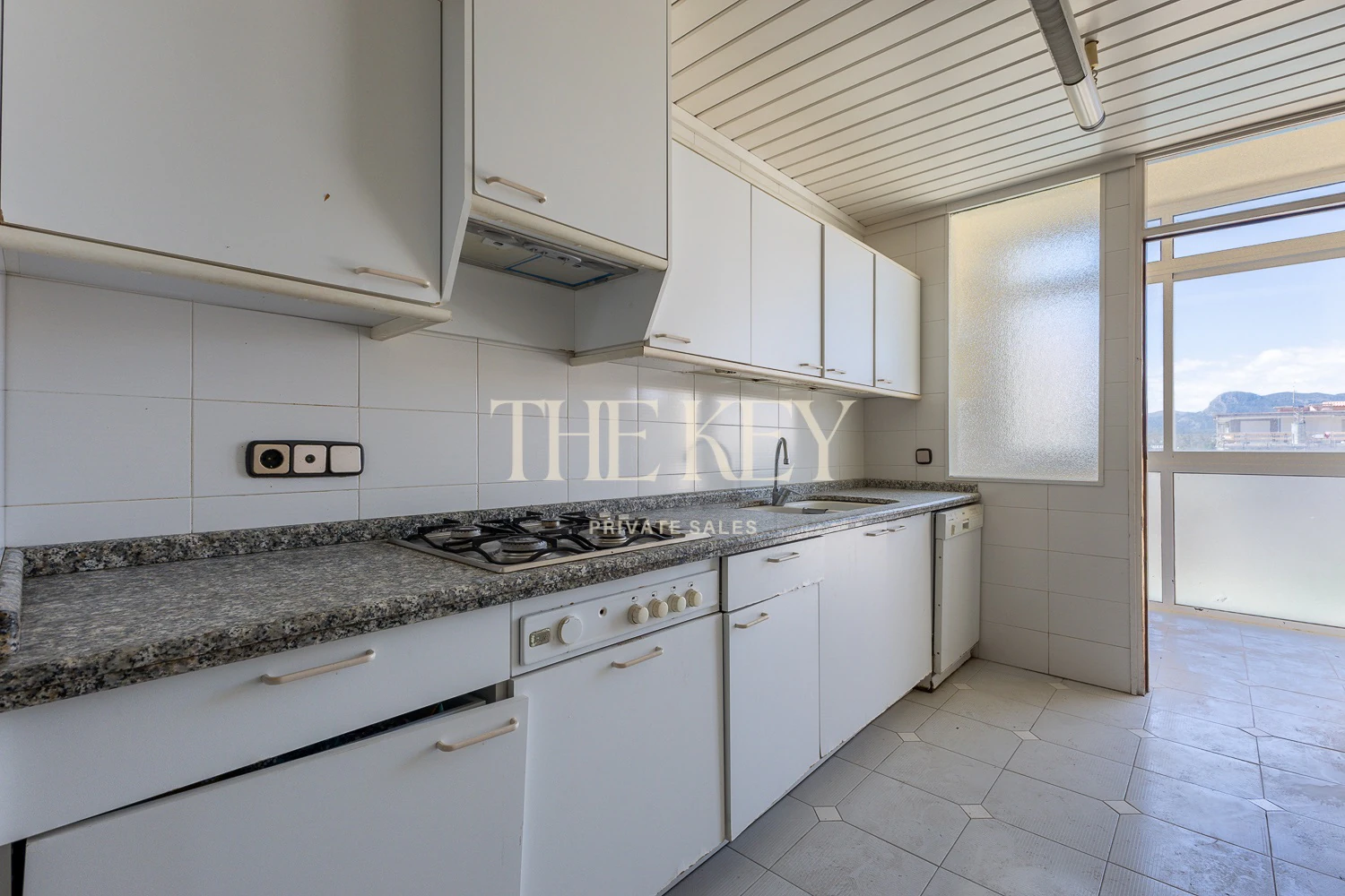 Apartamento Primera Línea Gandia Lujo: 240m² y Vistas al Mar | The Key