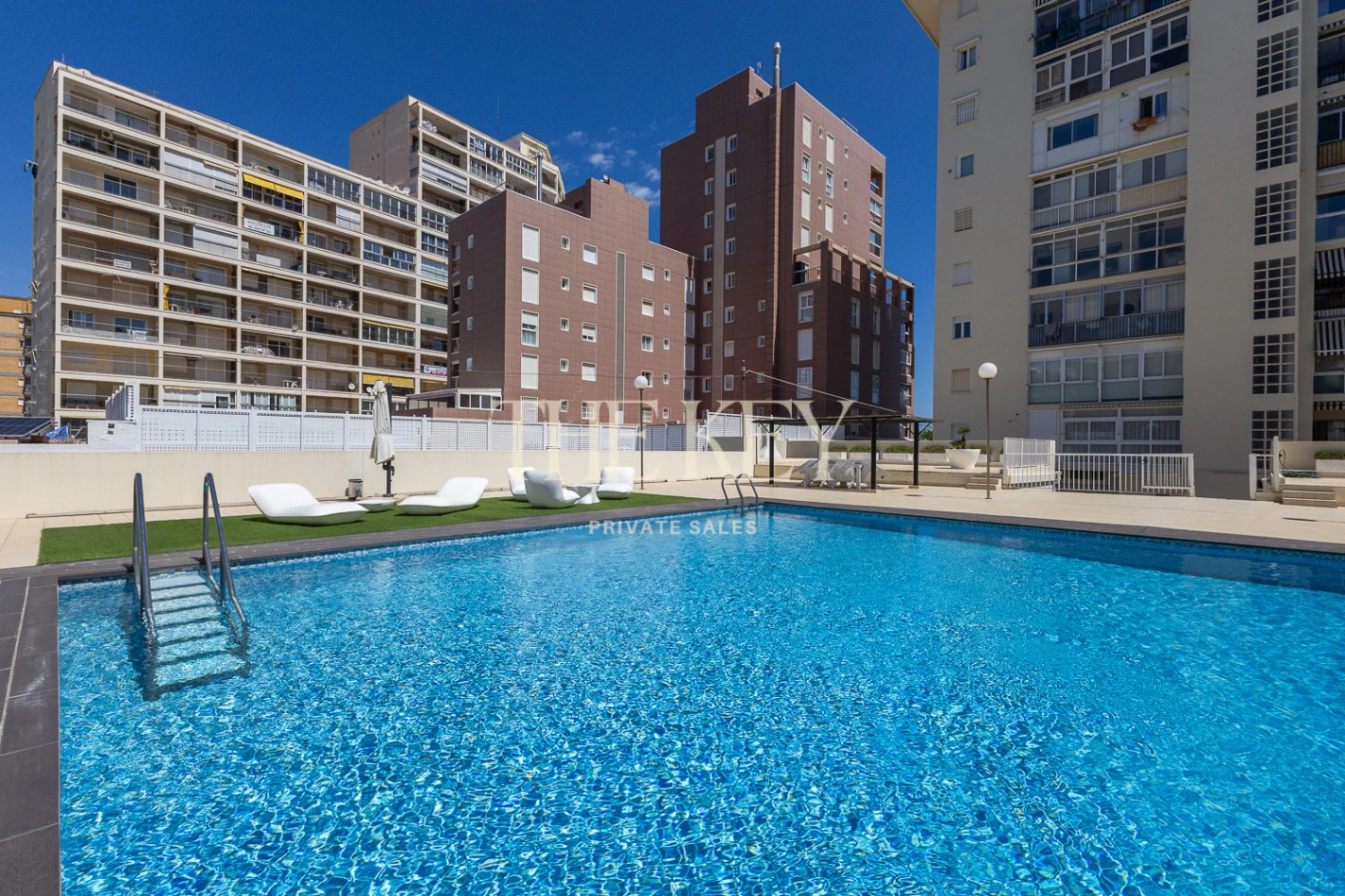 Apartamento Primera Línea Gandia Lujo: 240m² y Vistas al Mar | The Key