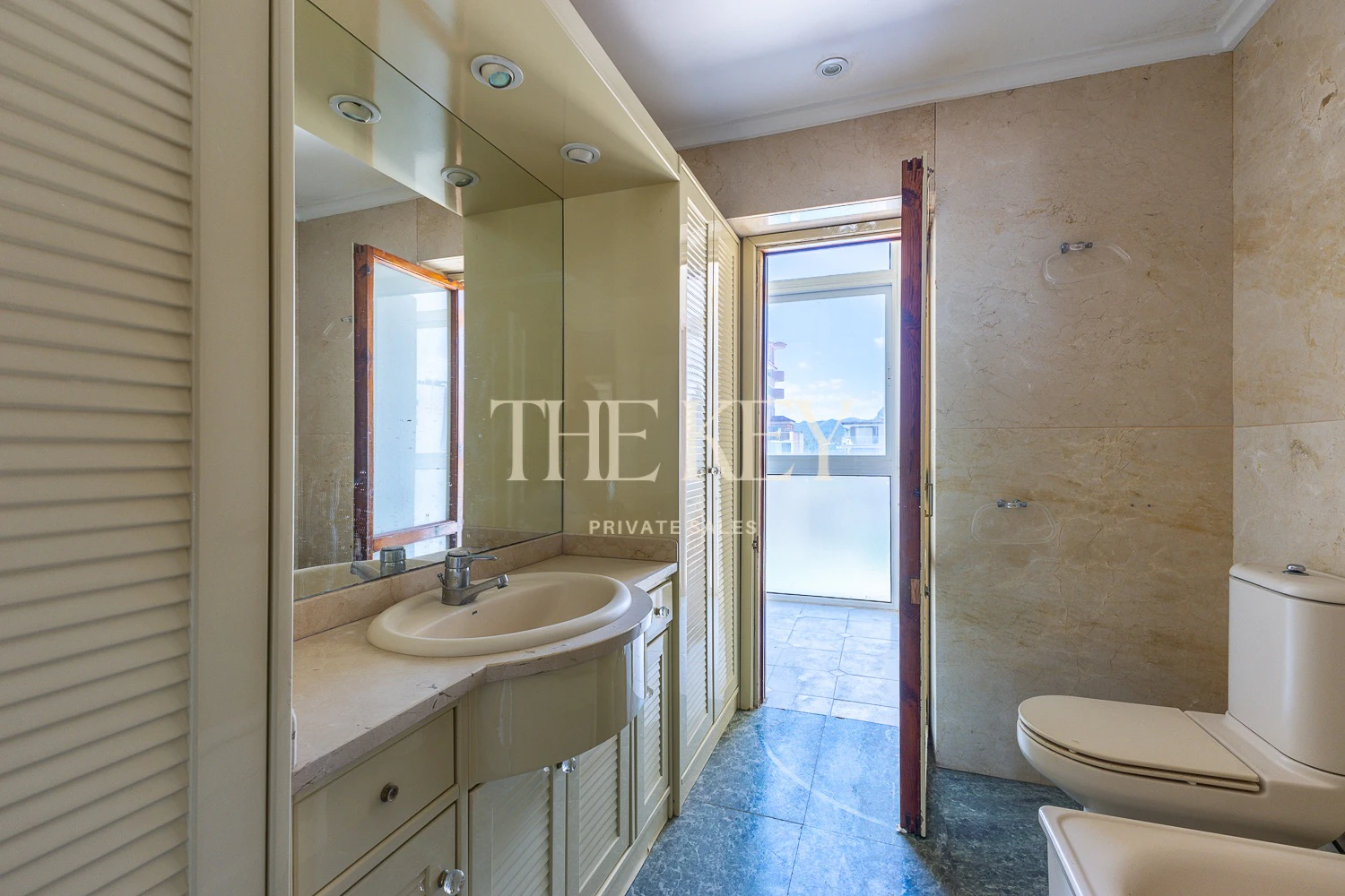 Apartamento Primera Línea Gandia Lujo: 240m² y Vistas al Mar | The Key