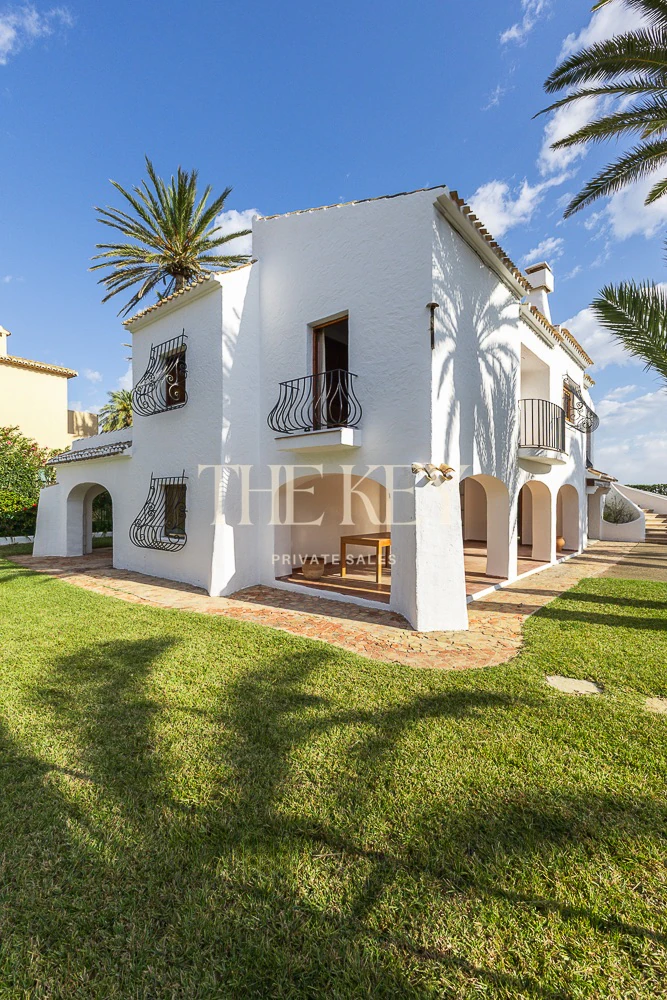 Villa de Lujo en Primera Línea en Dénia con salida directa al Mar | The Key