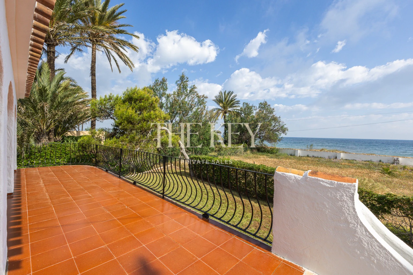 Villa de Lujo en Primera Línea en Dénia con salida directa al Mar | The Key