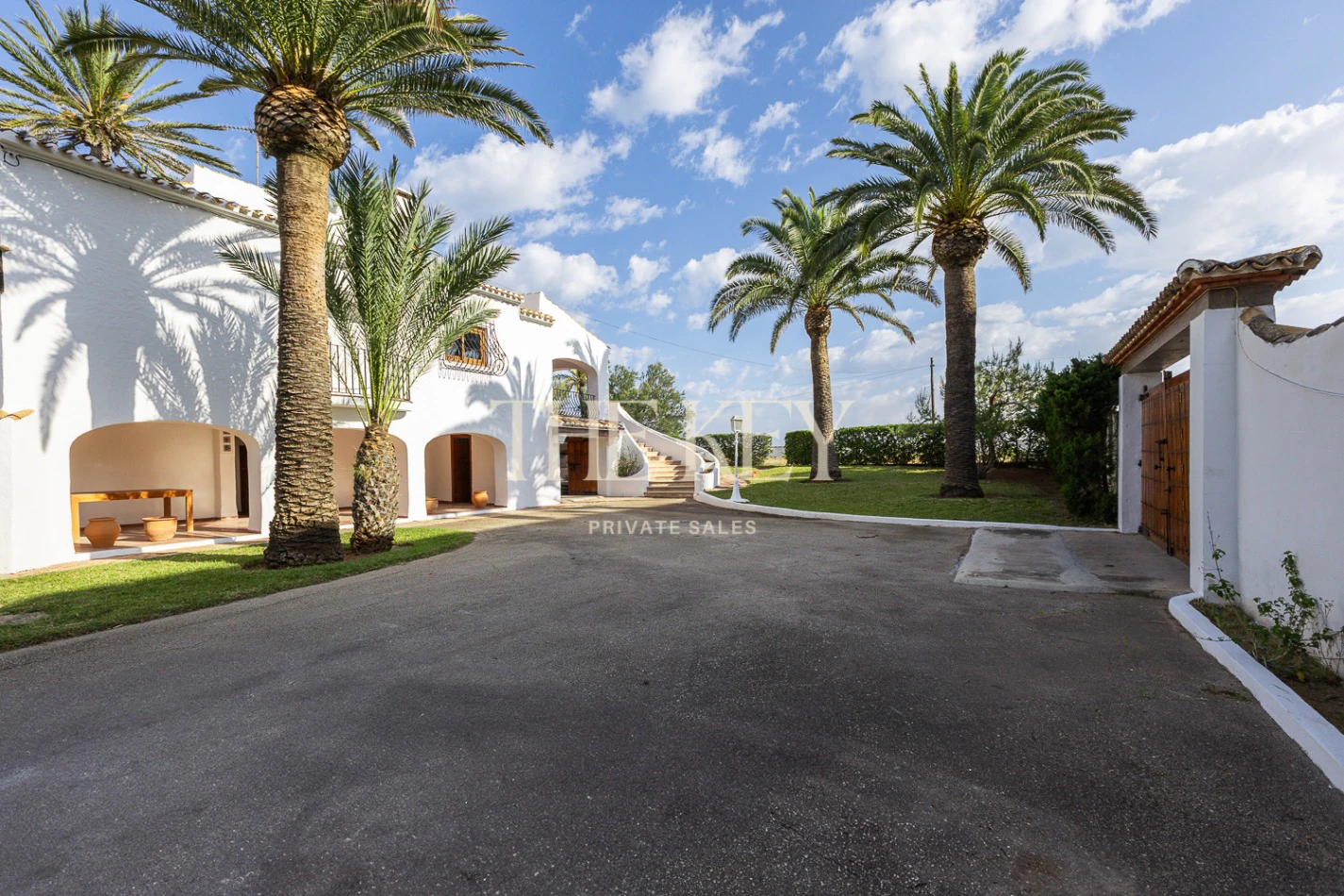 Villa de Lujo en Primera Línea en Dénia con salida directa al Mar | The Key