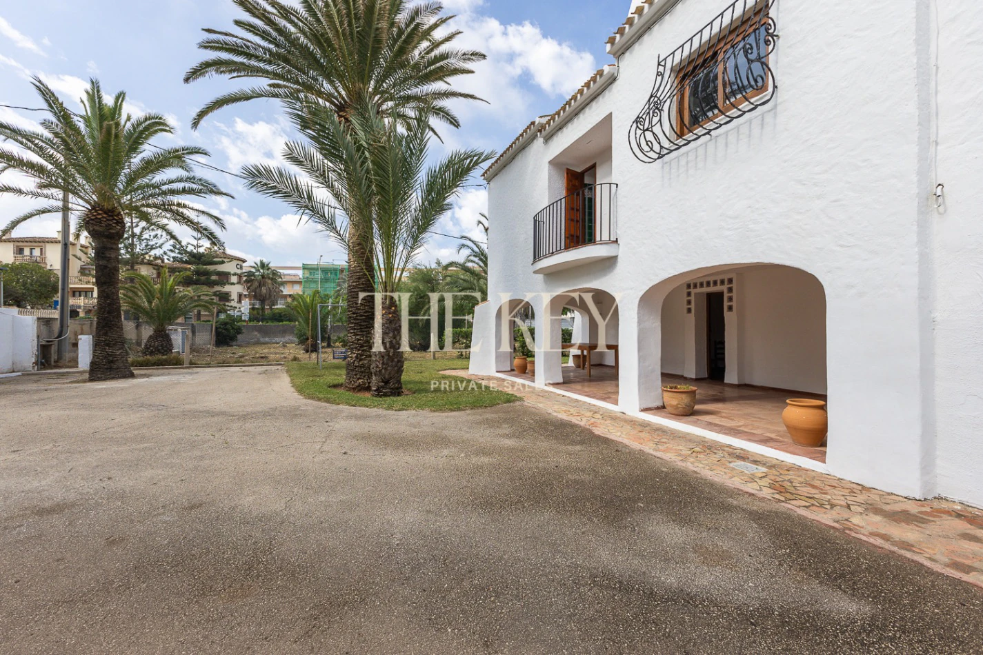 Villa de Lujo en Primera Línea en Dénia con salida directa al Mar | The Key