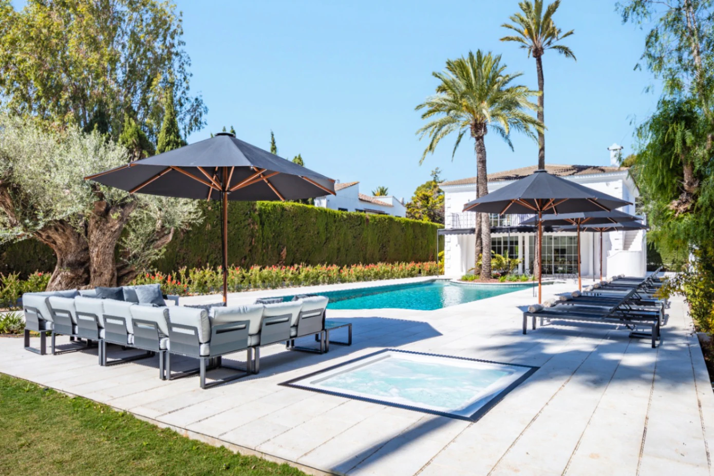 Chalet de lujo en Denia con 10 dormitorios y 10 baños a la venta