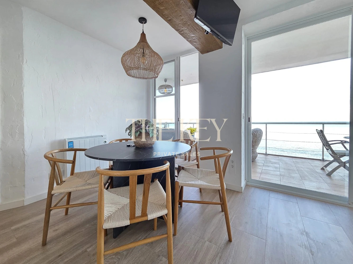 Apartamento en primera línea de mar en Tavernes de la Valldigna con gran terraza y vistas exclusivas