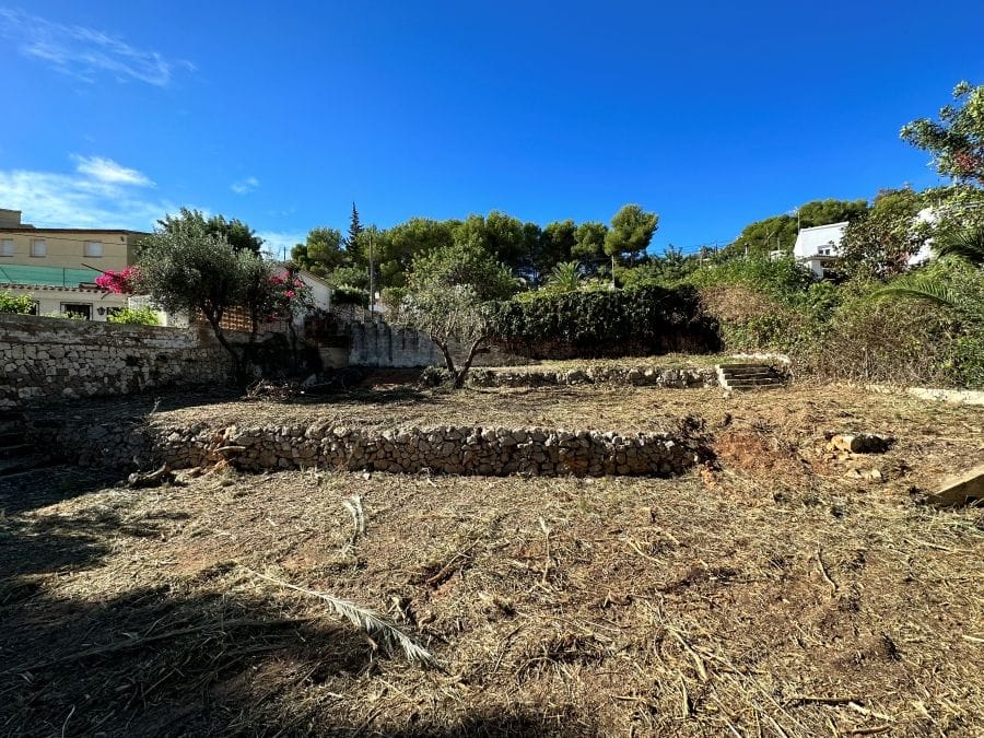 Parcela de 2734 m2 con vistas al mar