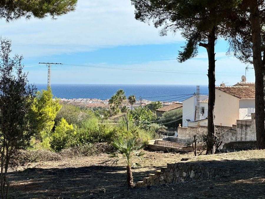 Parcela de 2734 m2 con vistas al mar