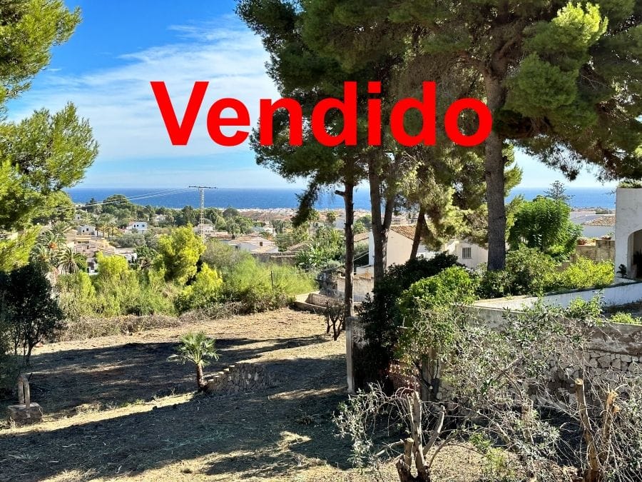 Parcela de 2734 m2 con vistas al mar