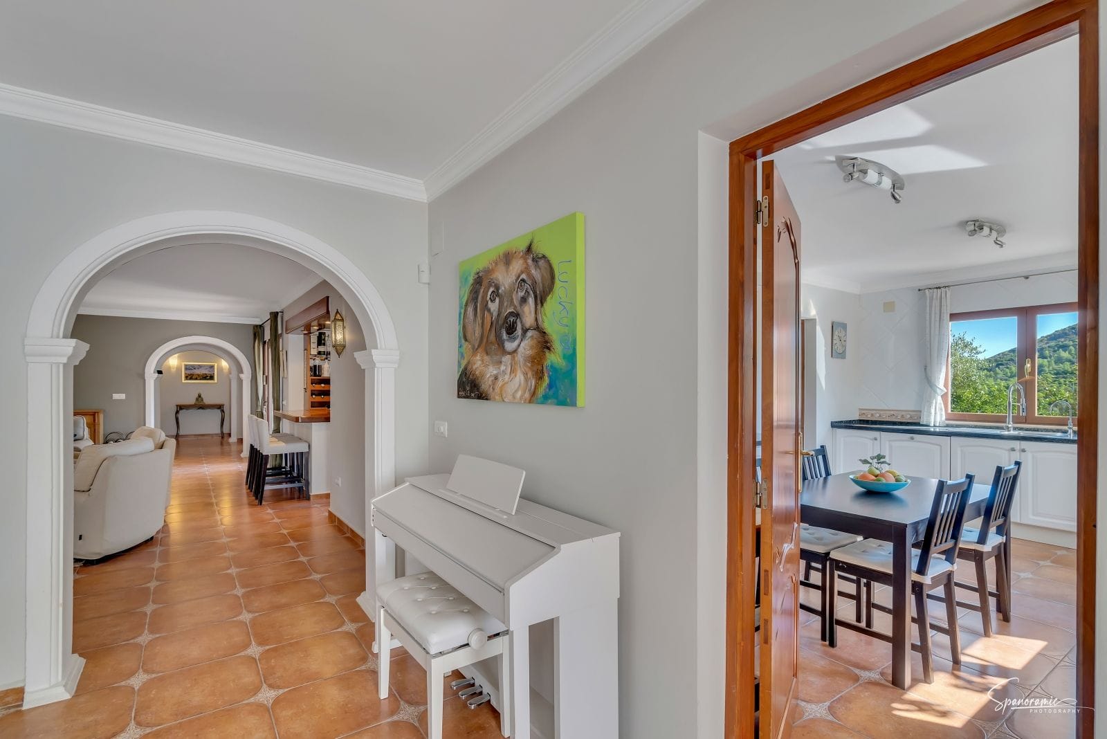 Amplia villa con carácter, piscina y hermoso jardín en Llíber – en el corazón del Valle de Jalón