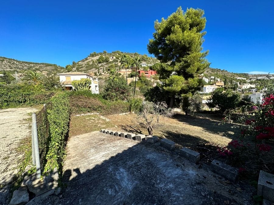 Parcela de 2734 m2 con vistas al mar