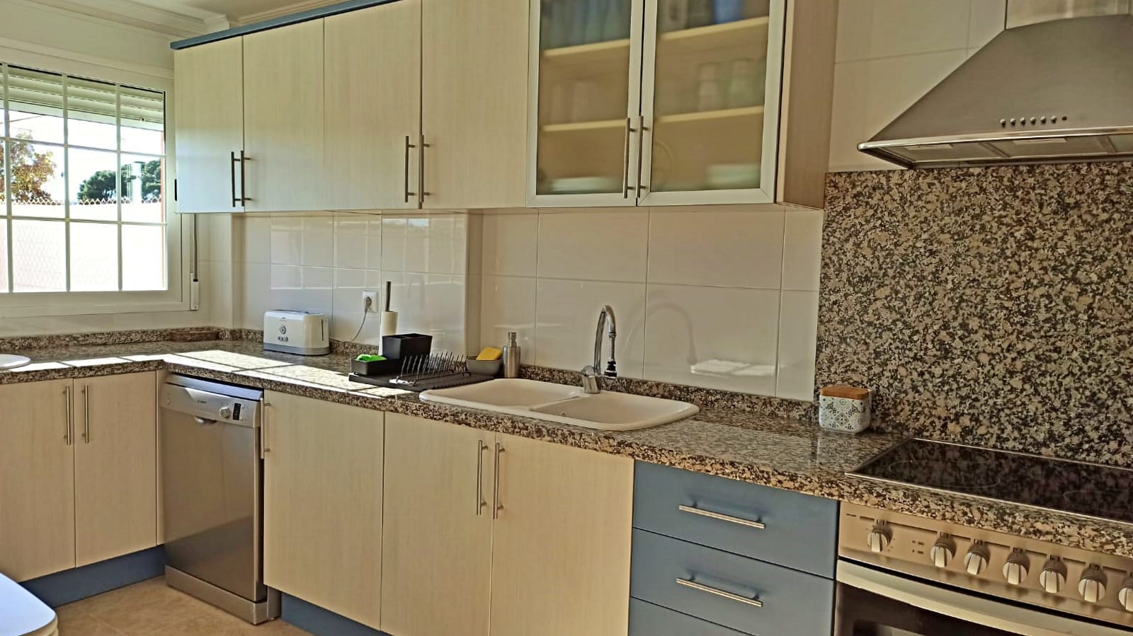 Estupenda casa adosada con piscina comunitaria