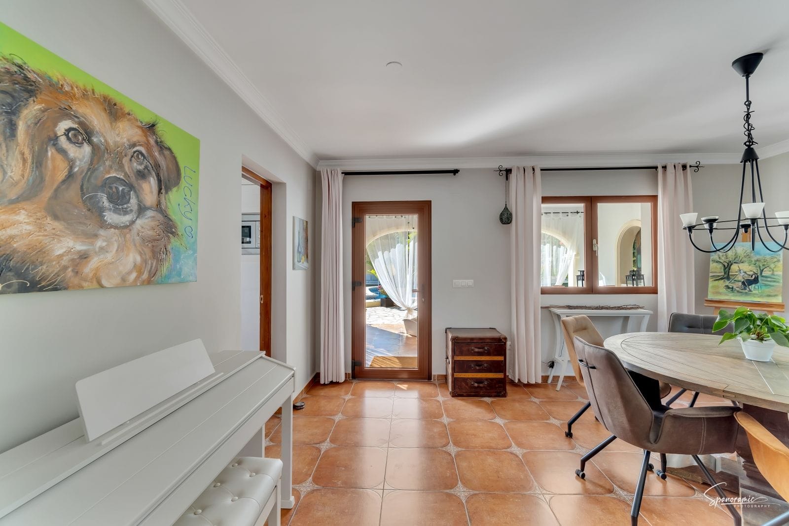 Amplia villa con carácter, piscina y hermoso jardín en Llíber – en el corazón del Valle de Jalón