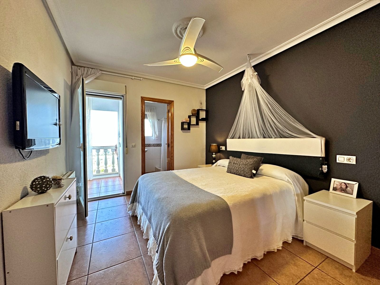 Espaciosa casa de pueblo con garaje interno