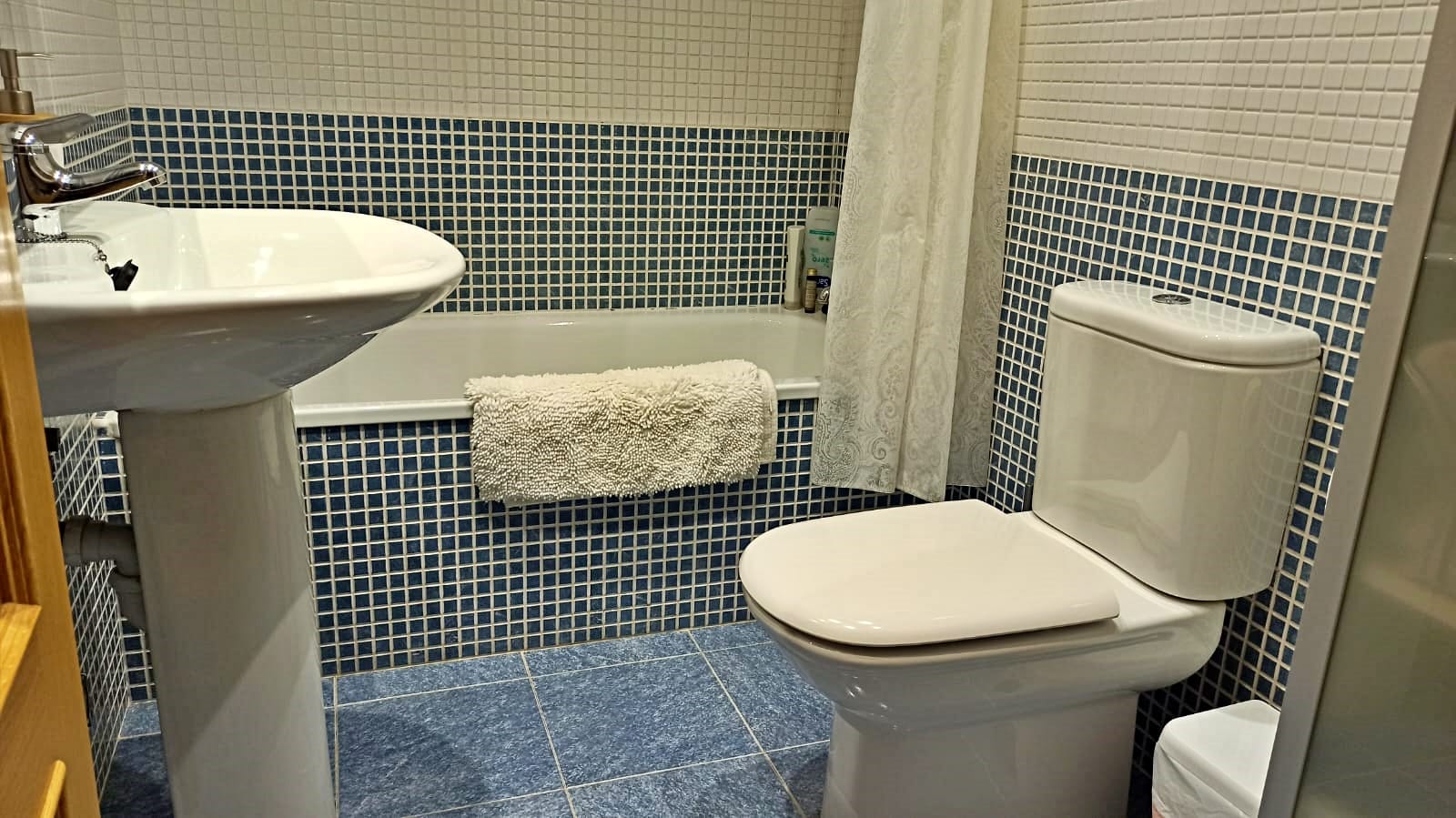 Estupenda casa adosada con piscina comunitaria