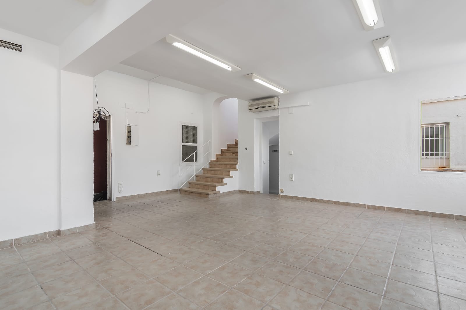 Local comercial con buena ubicación