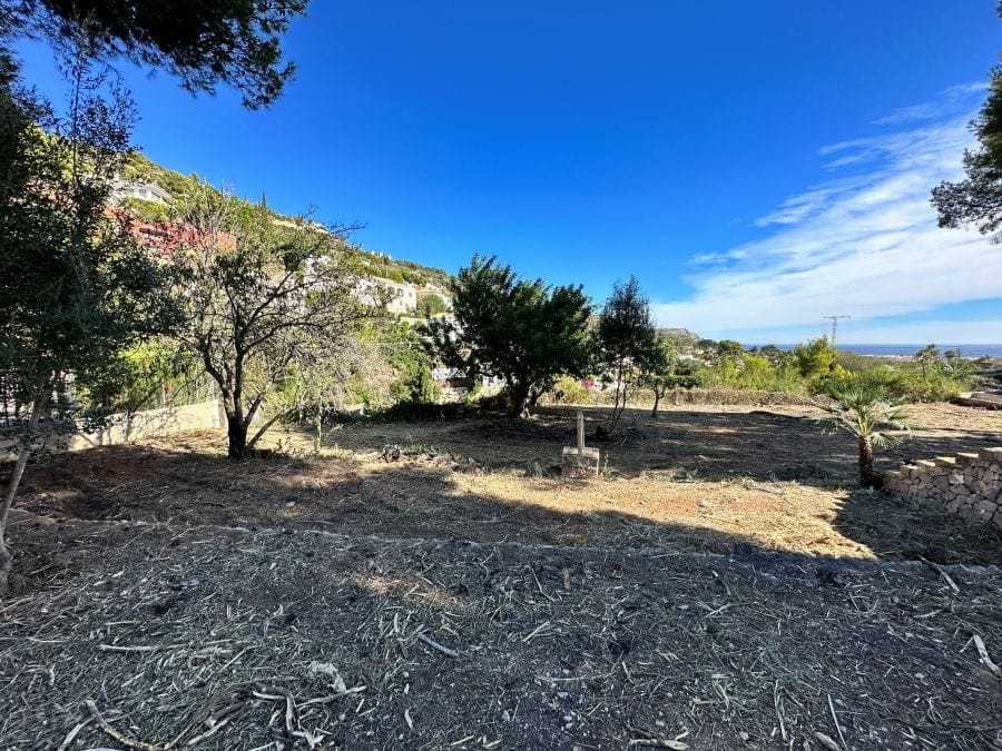 Parcela de 2734 m2 con vistas al mar