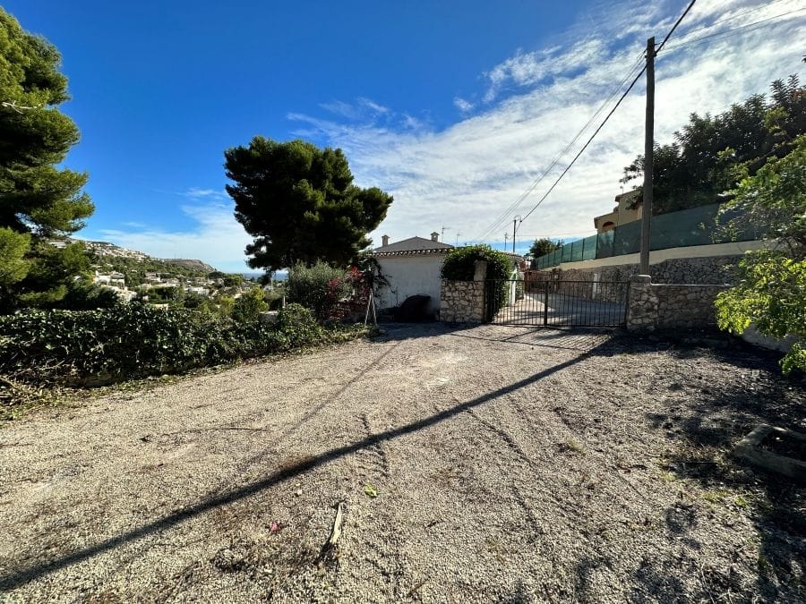 Parcela de 2734 m2 con vistas al mar
