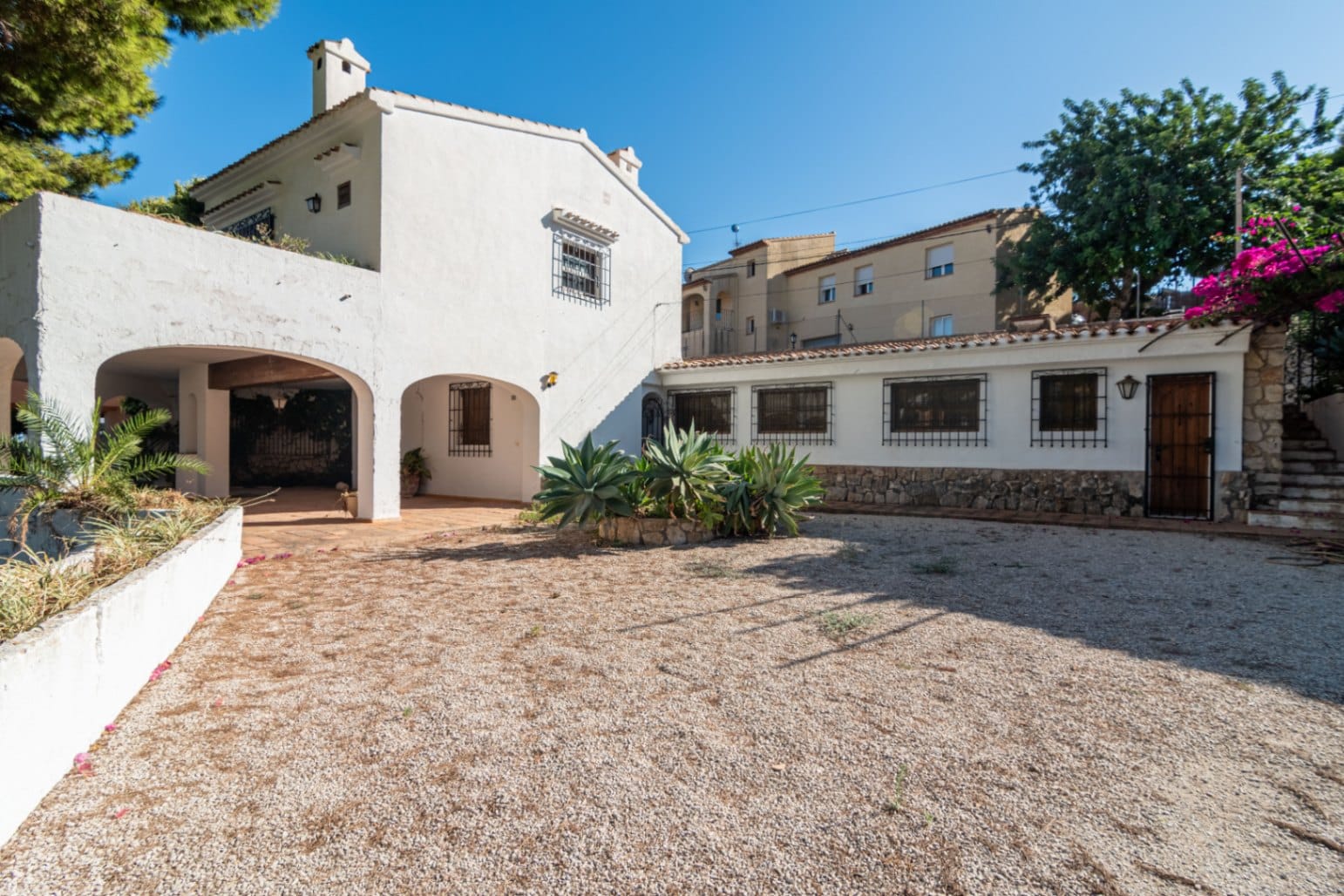 Parcela de 2734 m2 con vistas al mar
