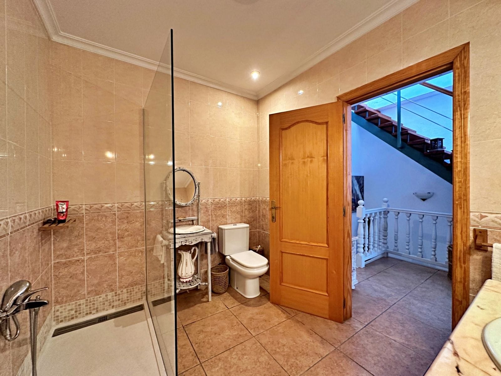 Espaciosa casa de pueblo con garaje interno