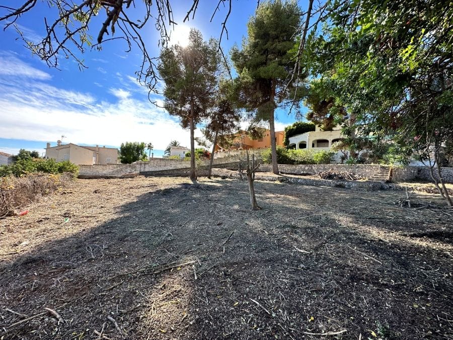 Parcela de 2734 m2 con vistas al mar