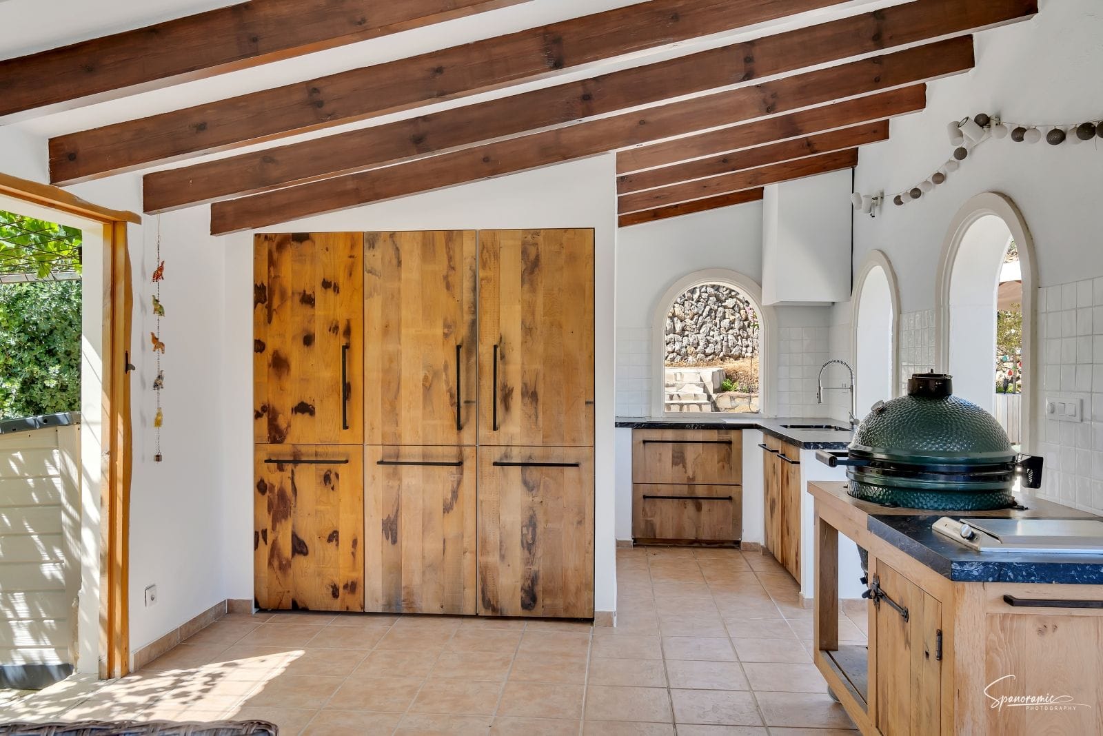 Amplia villa con carácter, piscina y hermoso jardín en Llíber – en el corazón del Valle de Jalón