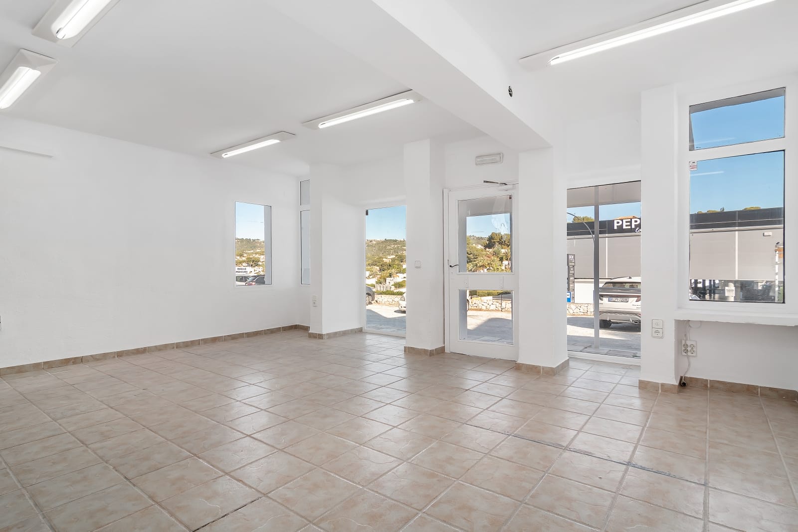 Local comercial con buena ubicación