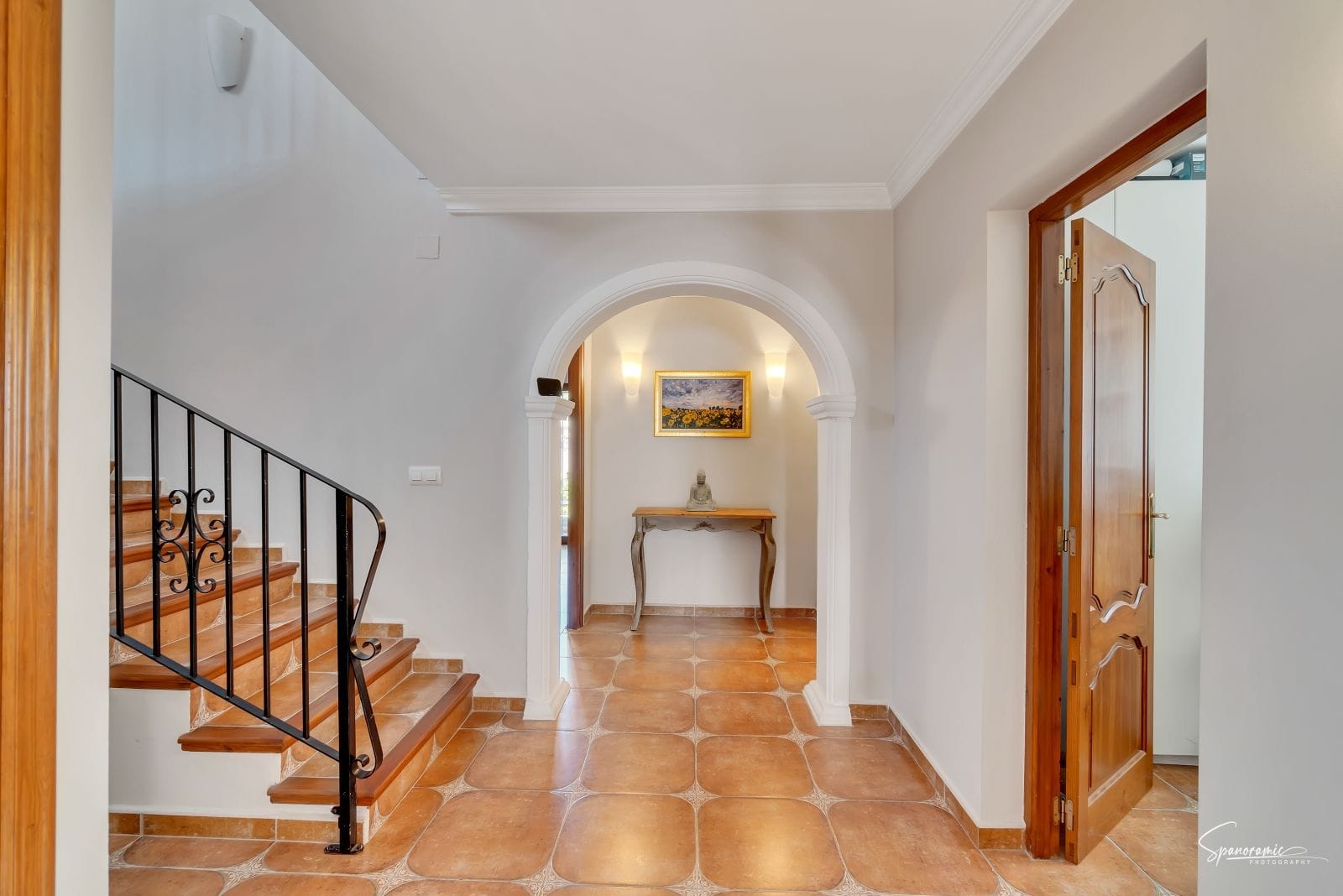 Amplia villa con carácter, piscina y hermoso jardín en Llíber – en el corazón del Valle de Jalón