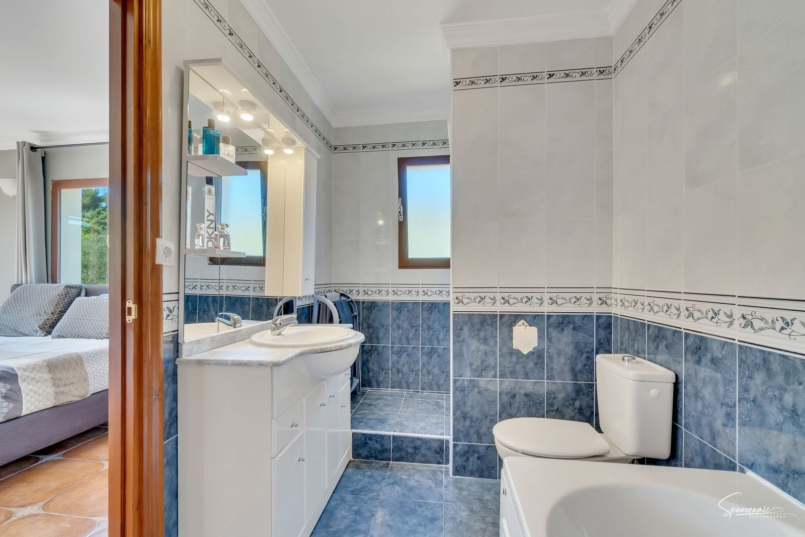 Amplia villa con carácter, piscina y hermoso jardín en Llíber – en el corazón del Valle de Jalón