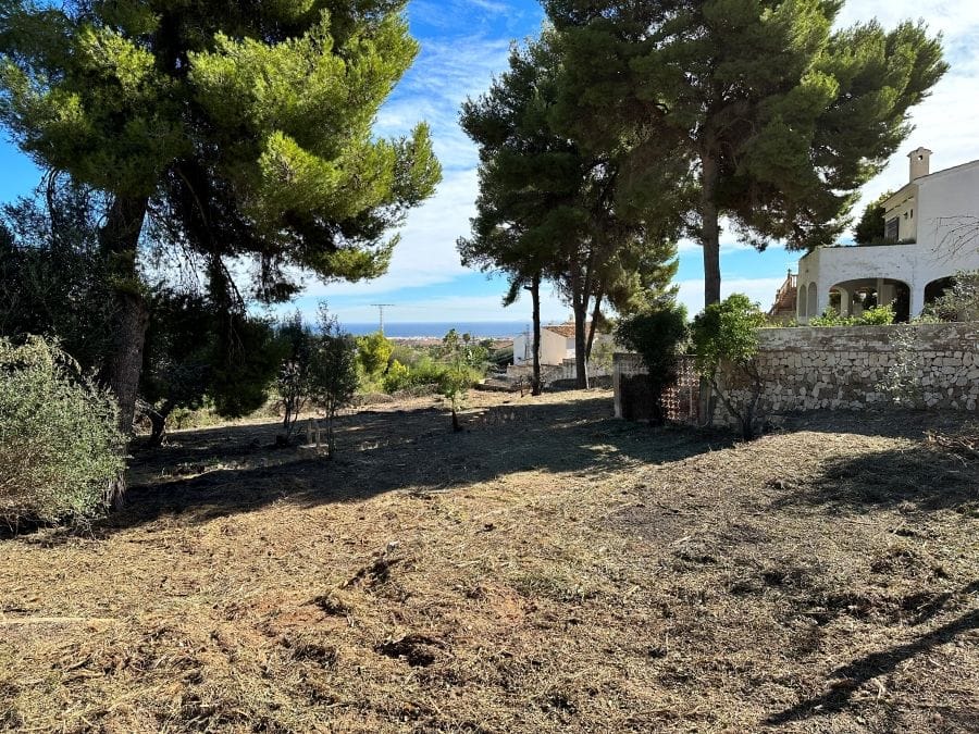 Parcela de 2734 m2 con vistas al mar