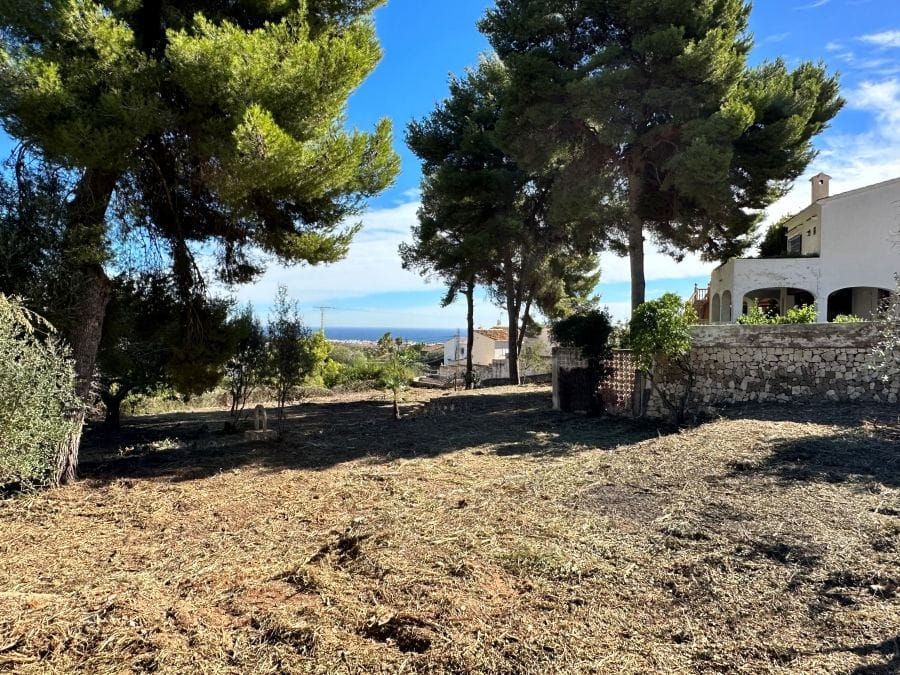 Parcela de 2734 m2 con vistas al mar