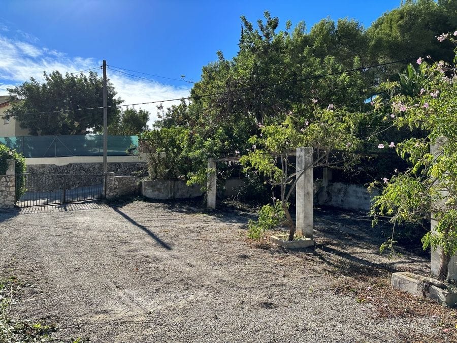 Parcela de 2734 m2 con vistas al mar